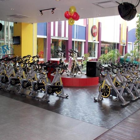 Ts Suites Surabaya Kültér fotó