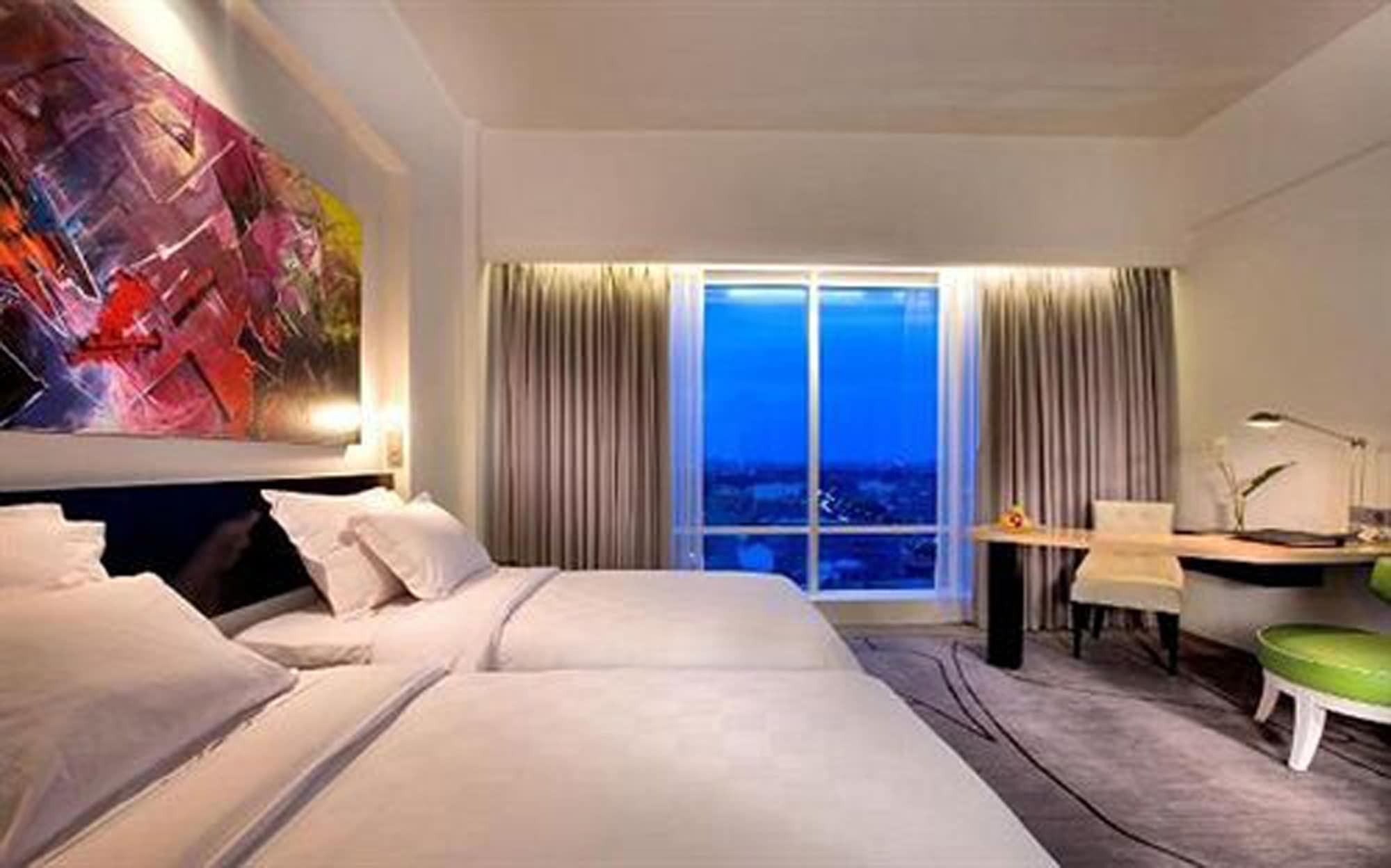 Ts Suites Surabaya Kültér fotó