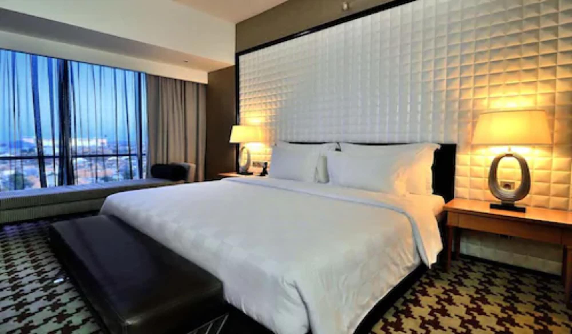 Ts Suites Surabaya Kültér fotó