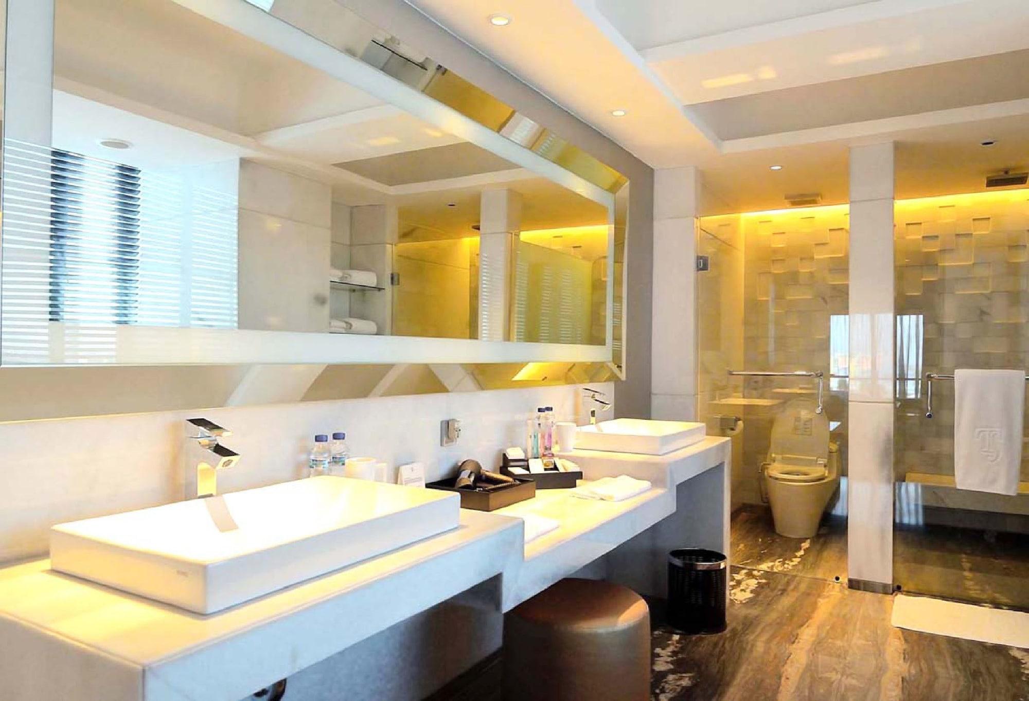 Ts Suites Surabaya Kültér fotó