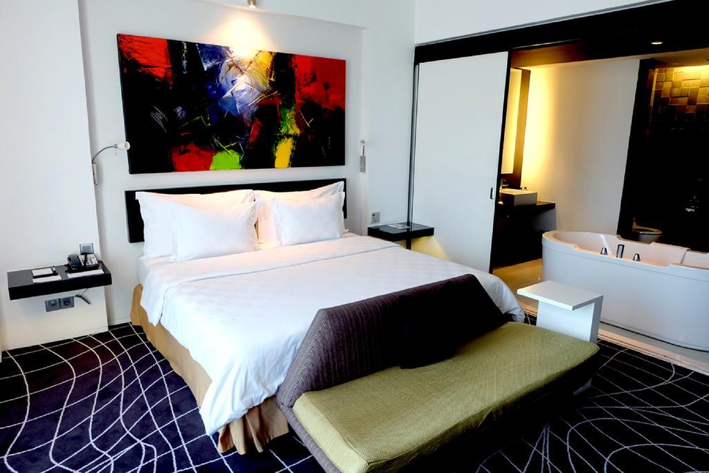 Ts Suites Surabaya Kültér fotó