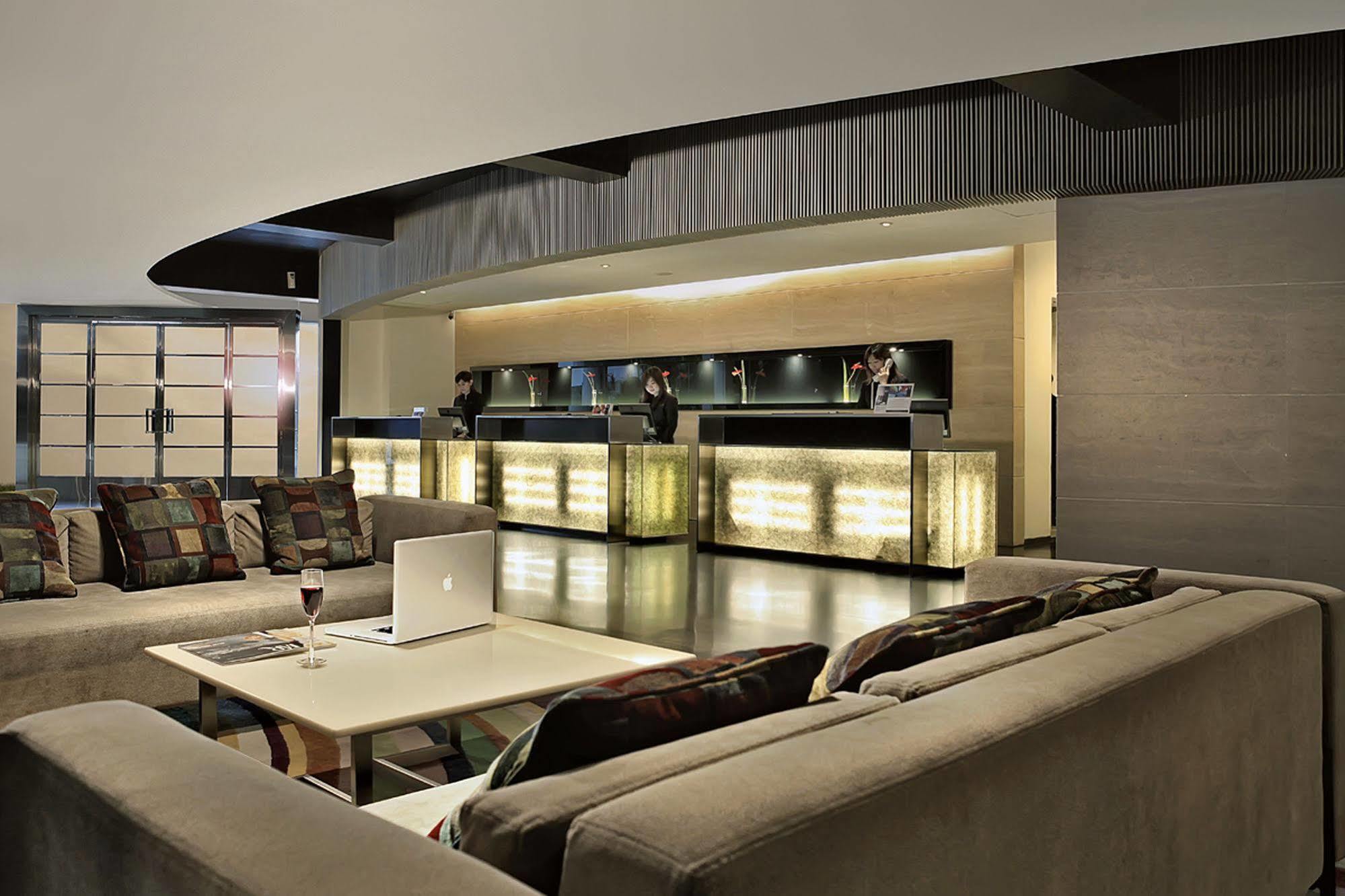 Ts Suites Surabaya Kültér fotó