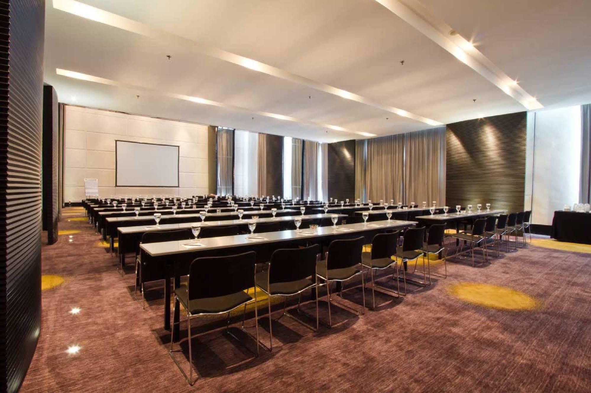 Ts Suites Surabaya Kültér fotó