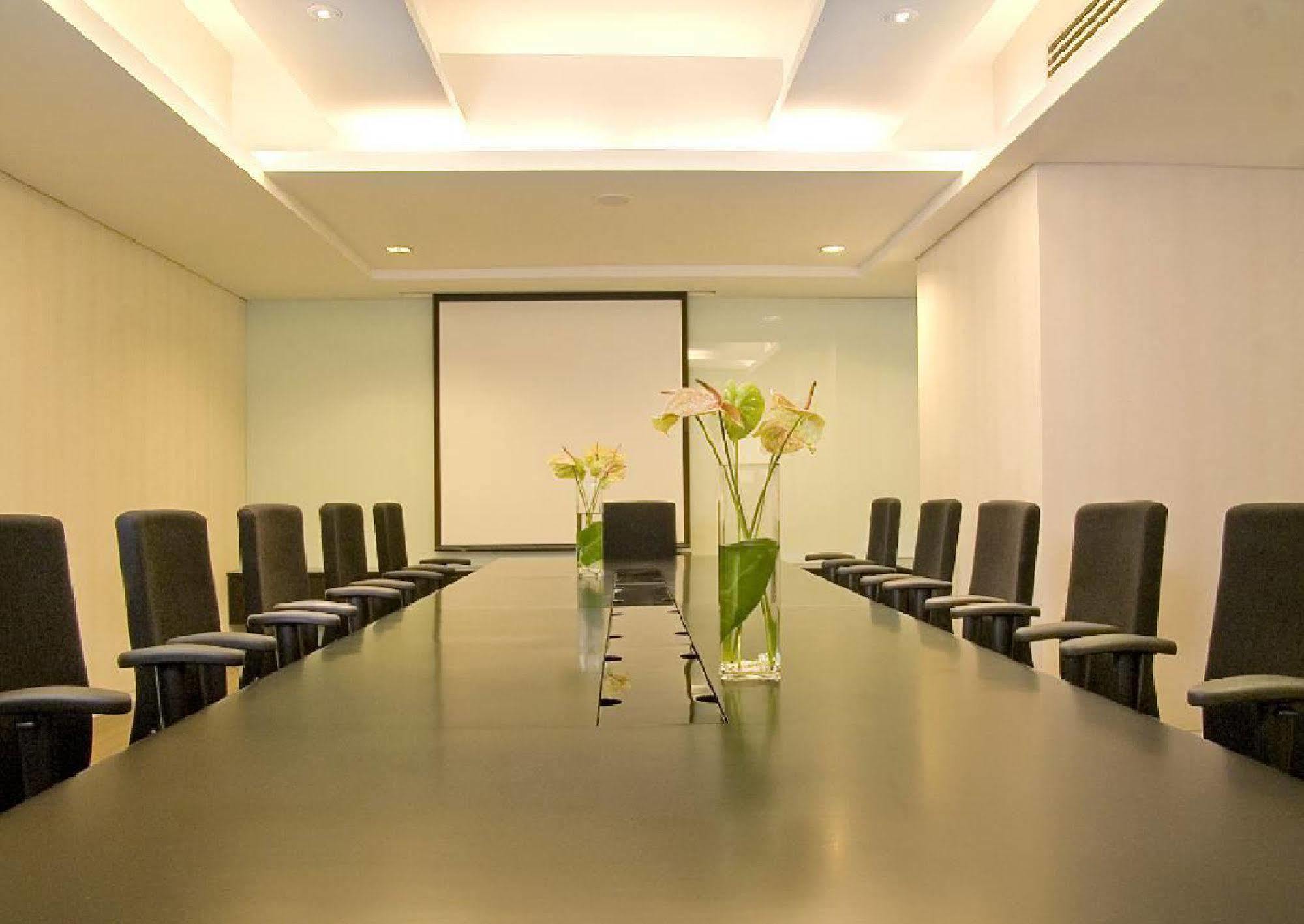 Ts Suites Surabaya Kültér fotó