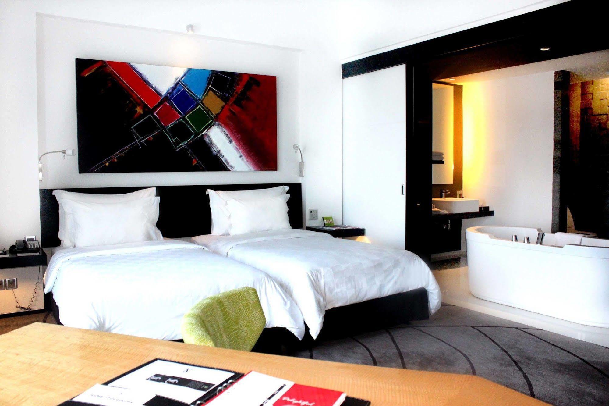 Ts Suites Surabaya Kültér fotó